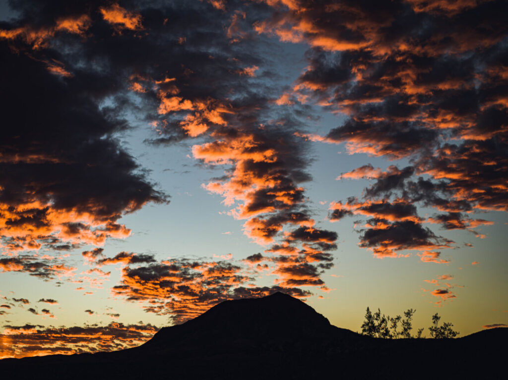 砂漠地帯の夕日