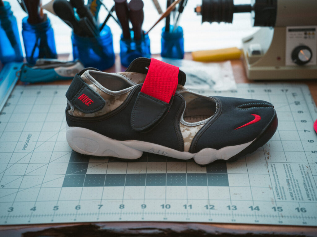 刺し子をしてかっこよくしていくスニーカー②